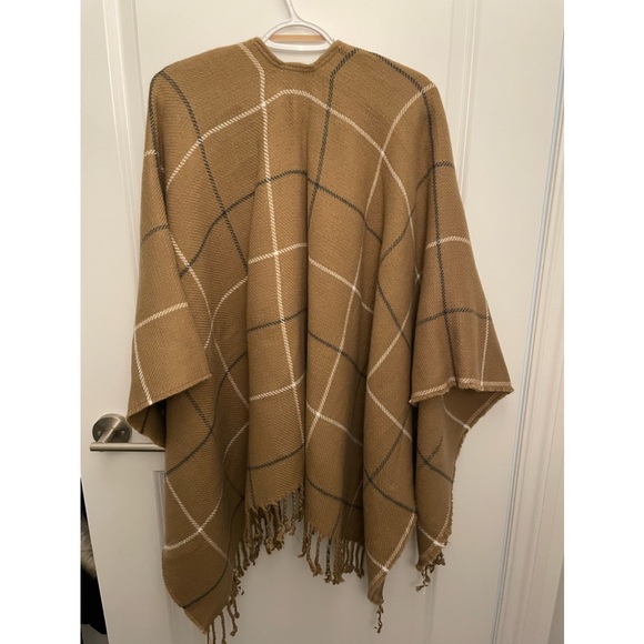 Must go before 7th! Abercrombie & Fitch Poncho 118*132cm - Picture 2 of 3